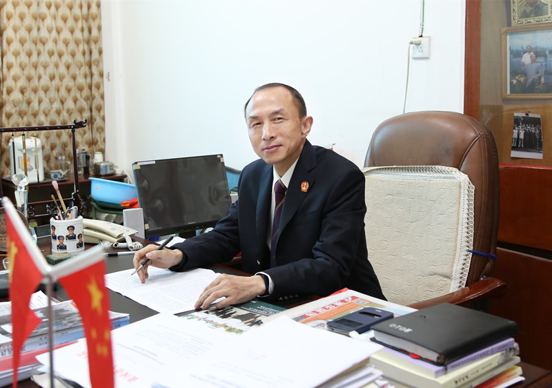 秦永高:忠诚宪法 弘扬法治