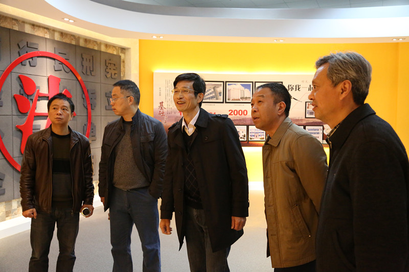 图四：调研组一行视察黄梅法院文化建设.jpg